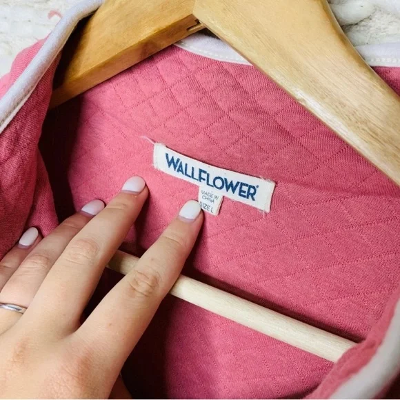 Wallflower quilted pullover - Picture 2 of 3